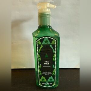 NWT, Bath and Body Works Tree Farm hand soap